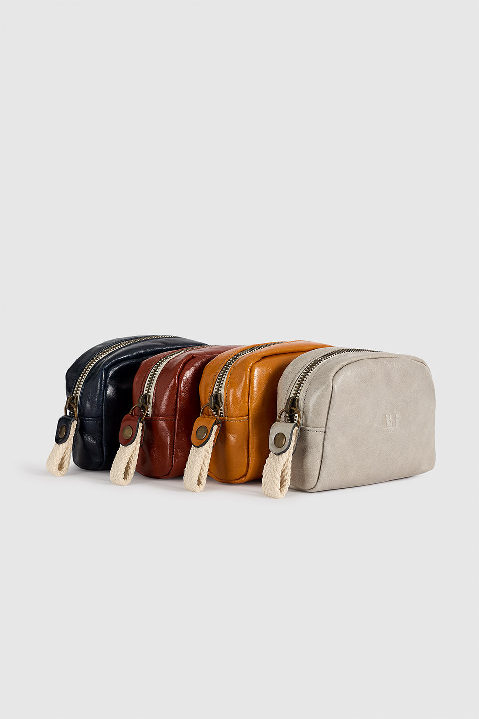 TROUSSE DE TOILETTE COMPASS