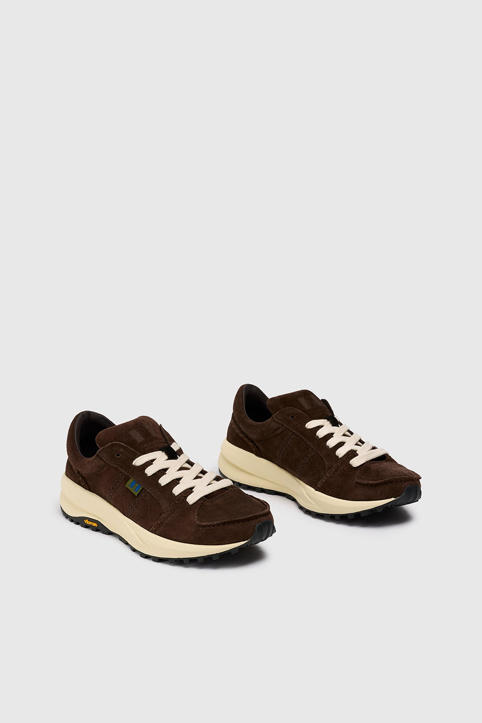 SNEAKER COVE