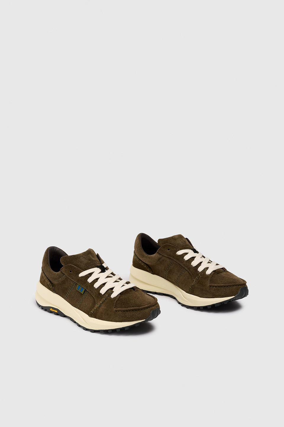 SNEAKER COVE