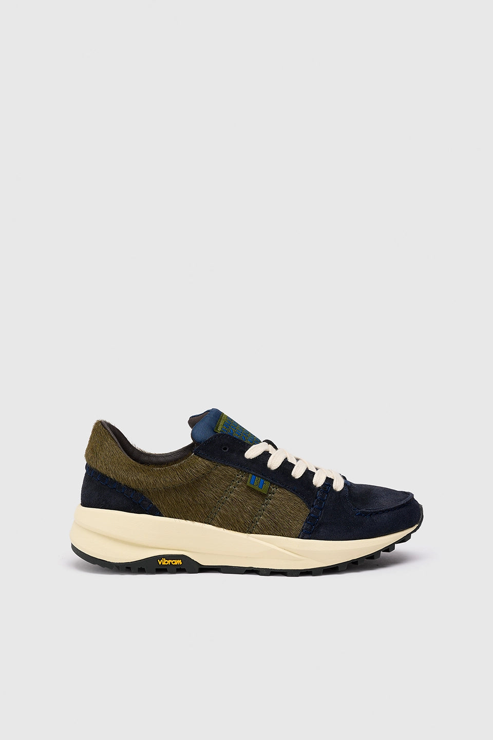 SNEAKER COVE