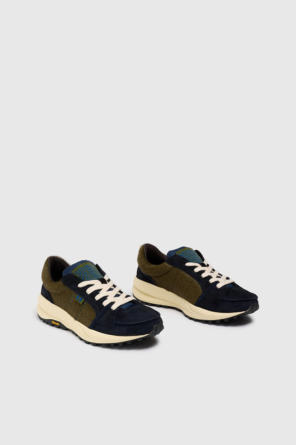 SNEAKER COVE