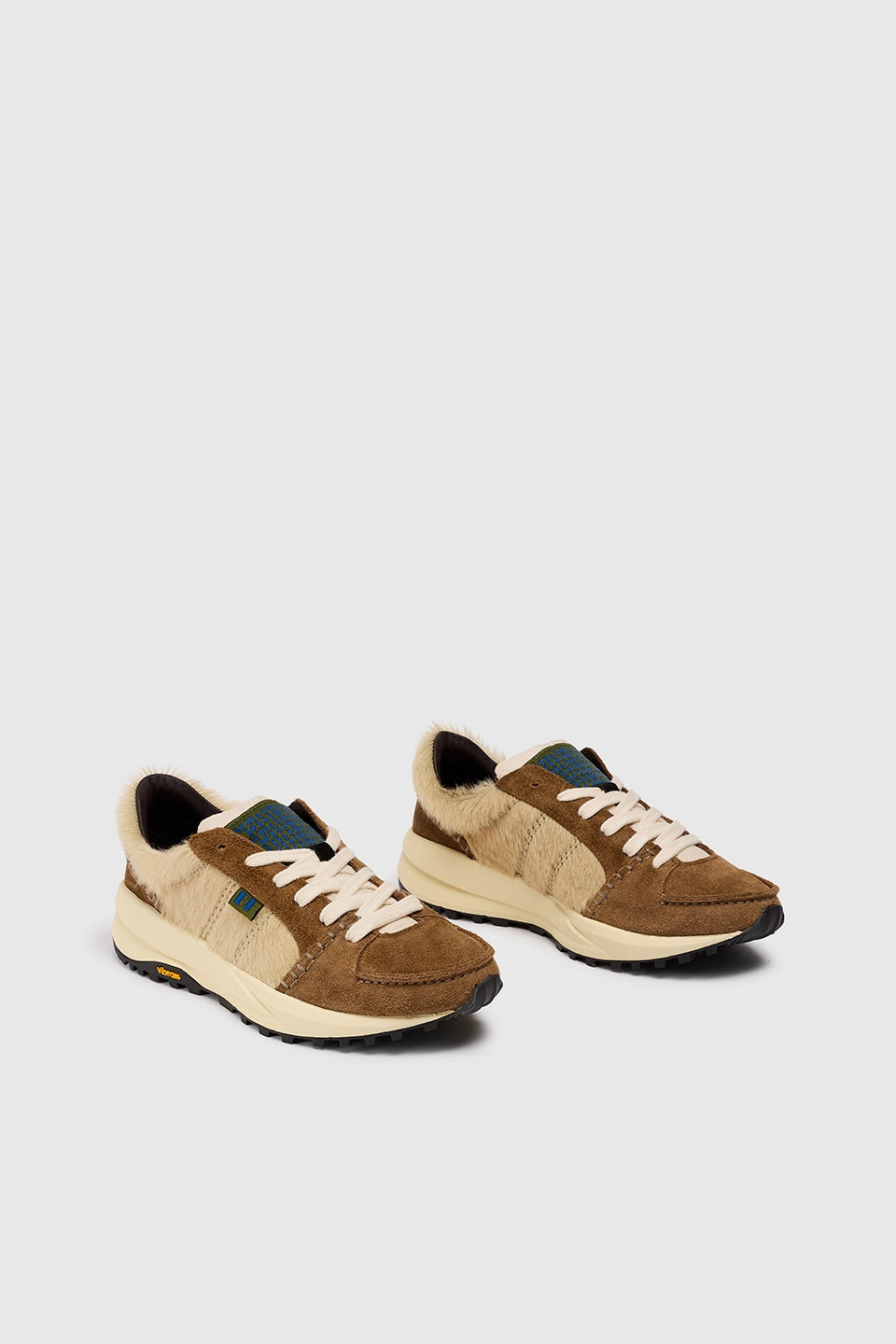 SNEAKER COVE